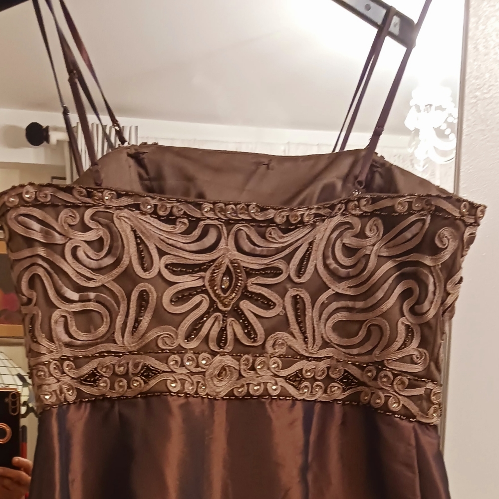 SUE WONG,SIZE 12, NEVER WORN SHORT DRESS, EMBROIDERED TOP